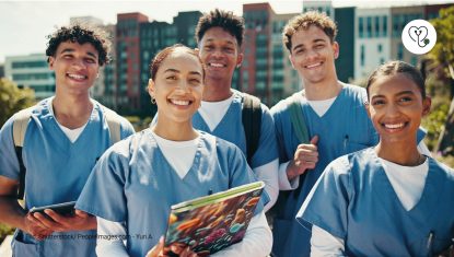 A group of young women and men just finished their further training in nursing.